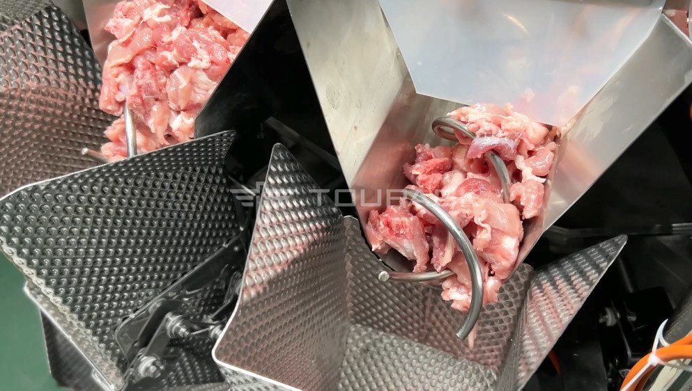 Carne congelada fresca carne crua de porco costeletas costelas máquina de embalagem de pesagem multi-cabeça com alimentação de parafuso