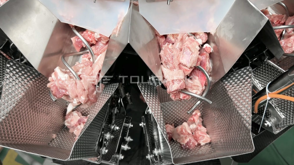 Carne congelada fresca carne crua de porco costeletas costelas máquina de embalagem de pesagem multi-cabeça com alimentação de parafuso