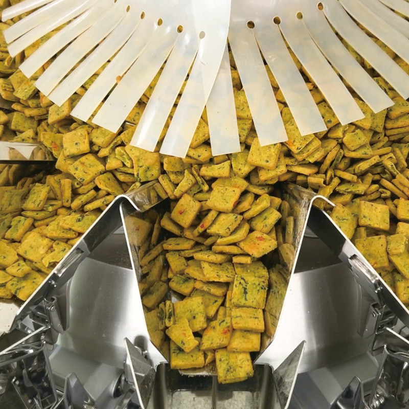 Máquina automática de embalagem de lanches de milho batatas pequenas batatas fritas lanches de alimentos Máquina de embalagem vertical para lanches