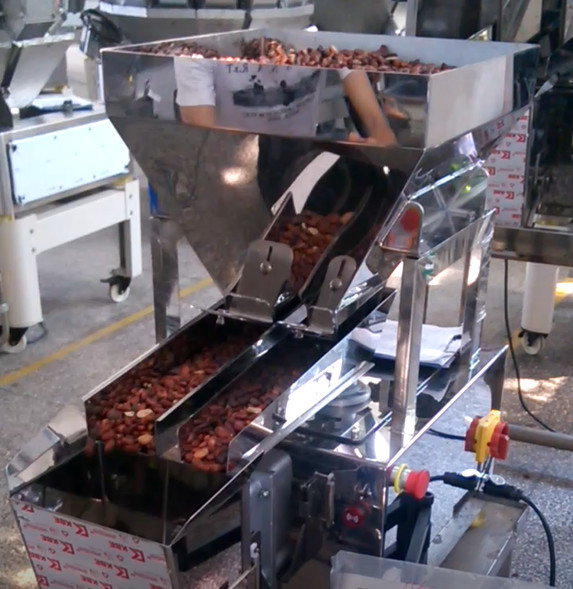 Auto enchimento 10WPM de peso e produto comestível linear de selagem do pesador da cabeça 3L da máquina único
