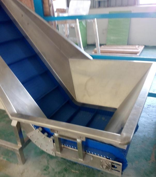 1.1KW inclinou o elevador que da forma do transporte S 200L de aço inoxidável conectou o funil